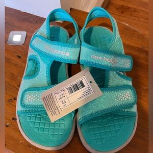 NWT New Balance sport sandals size 2